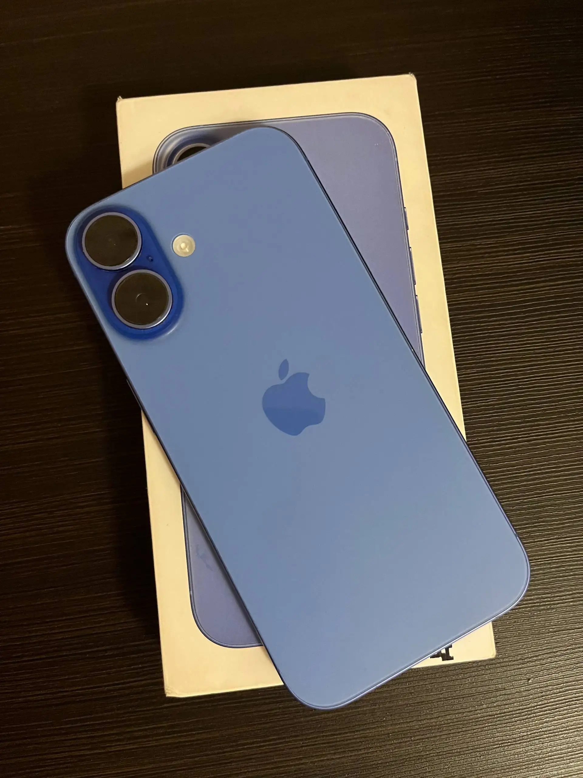 iPhone 16 128gb в идеальном состоянии - Смартфоны (Электроника) в Пермь