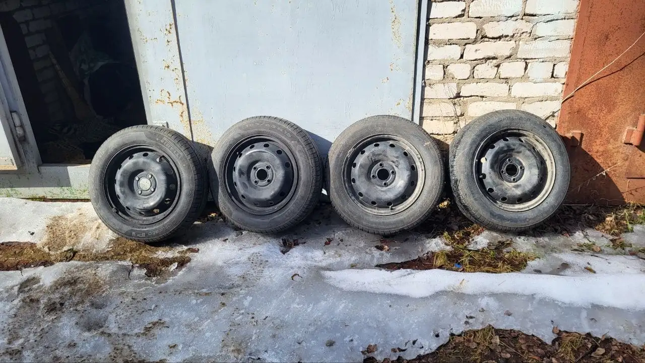 Продам комплект колёс с Весты - Колёса и диски (Авто) в Пермь