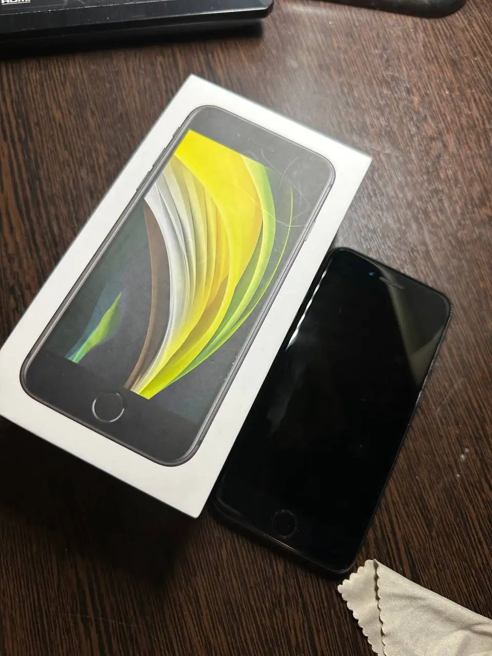 Продам iPhone SE 2 поколение 64 ГБ - Смартфоны (Электроника) в Пермь