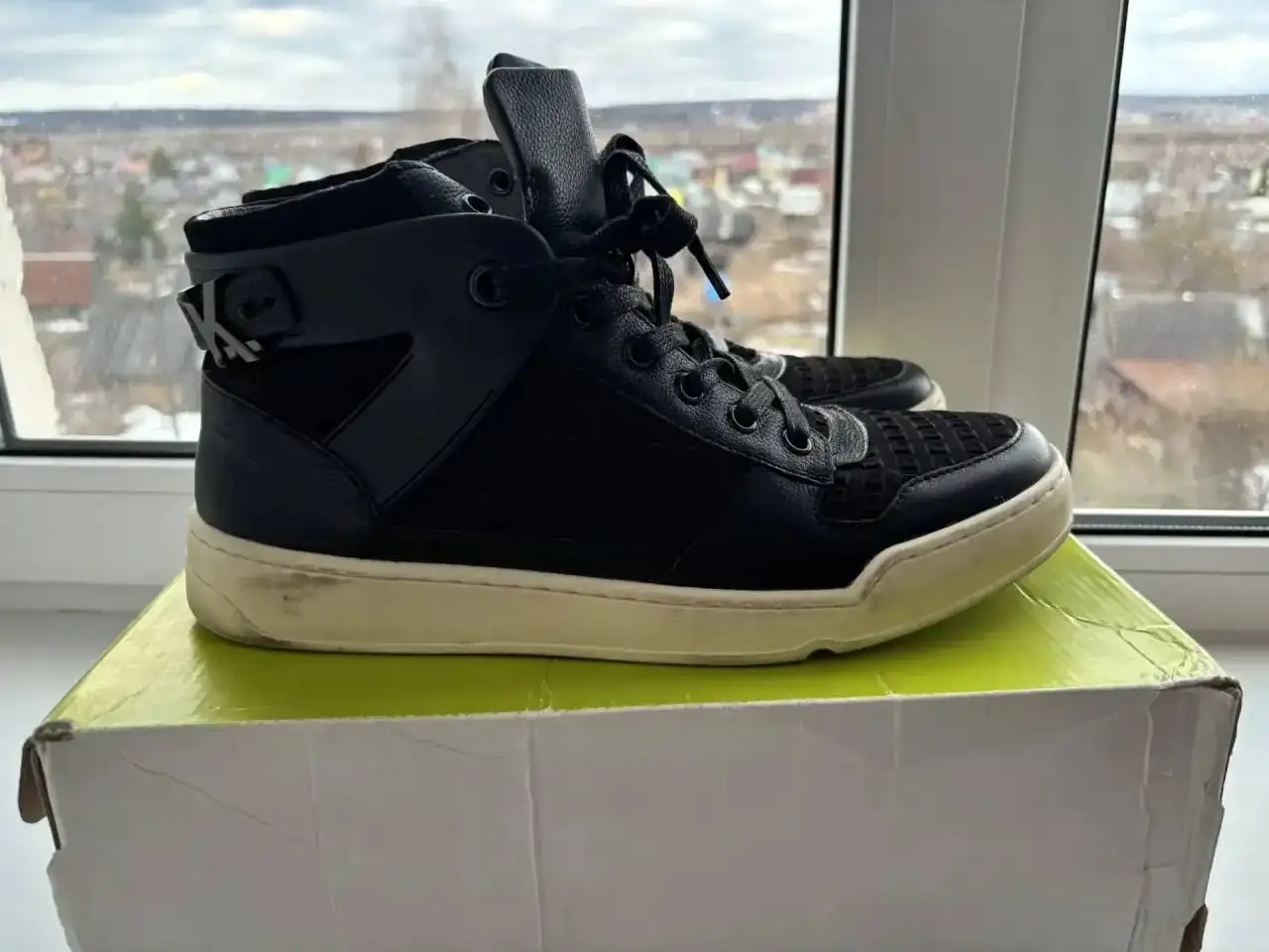 Продам кроссовки Calvin Klein и AJ 12 - Обувь (Одежда) в Пермь
