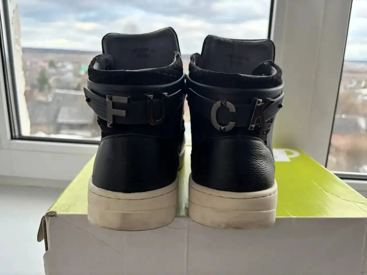 Продам кроссовки Calvin Klein и AJ 12 - Обувь (Одежда) в Пермь