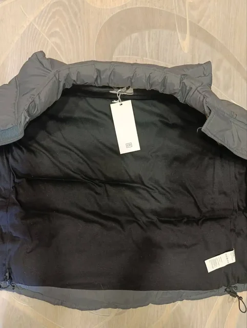 Продажа новой жилетки с биркой размер XS - Кроссовки в Пермь