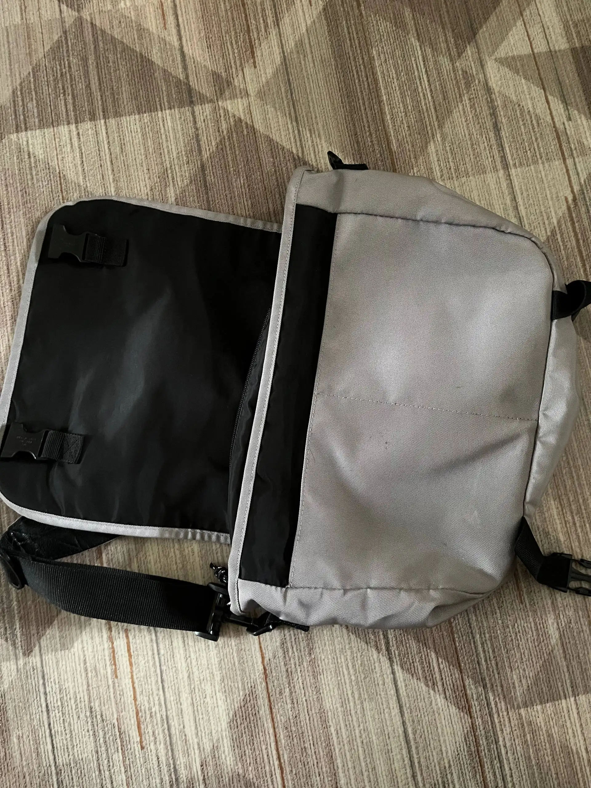 Продам сумку Eastpak и зимнюю куртку Palm Angels - Сумки и аксессуары (Одежда) в Пермь