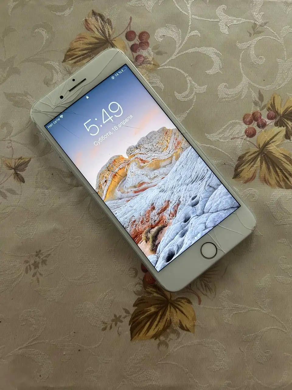 Продам iPhone 7+ 128 ГБ с разбитым экраном - Смартфоны (Электроника) в Пермь