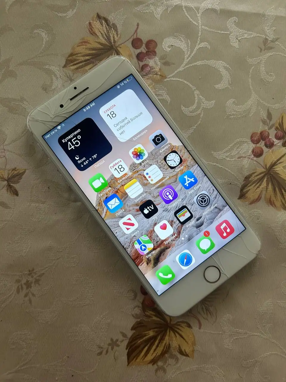 Продам iPhone 7+ 128 ГБ с разбитым экраном - Смартфоны (Электроника) в Пермь