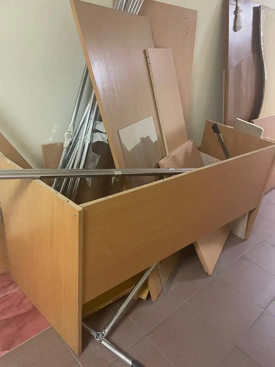 Три угловых офисных стола бесплатно - Мебель (Барахолка) в Пермь