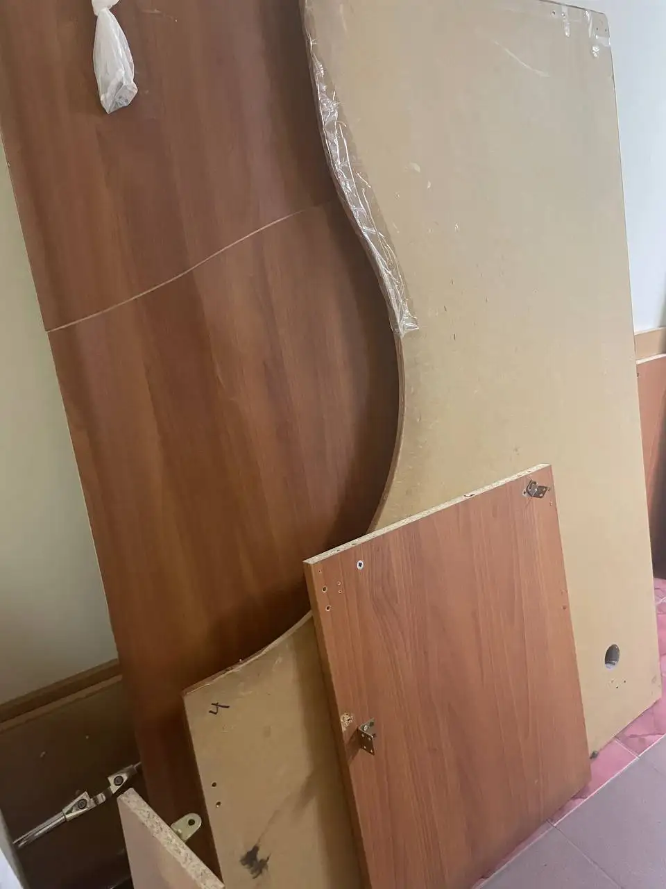 Три угловых офисных стола бесплатно - Мебель (Барахолка) в Пермь