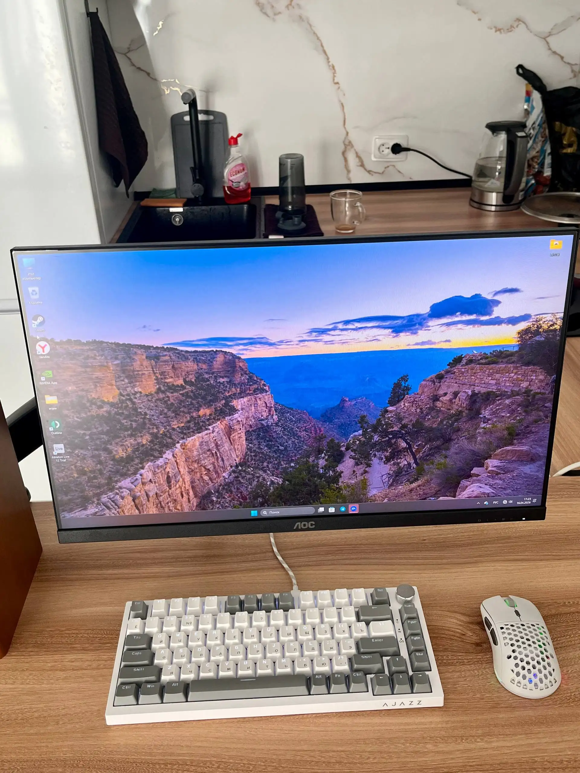 Продаю монитор 180 Гц 24 дюйма + кронштейн на гарантии - Мониторы (Электроника) в Пермь