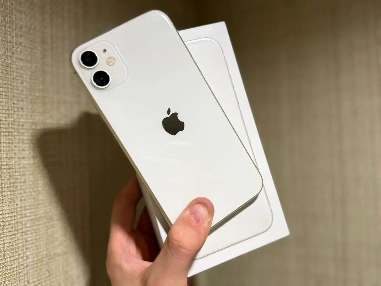 iPhone 11 64GB White - Смартфоны и гаджеты (Электроника) в Пермь