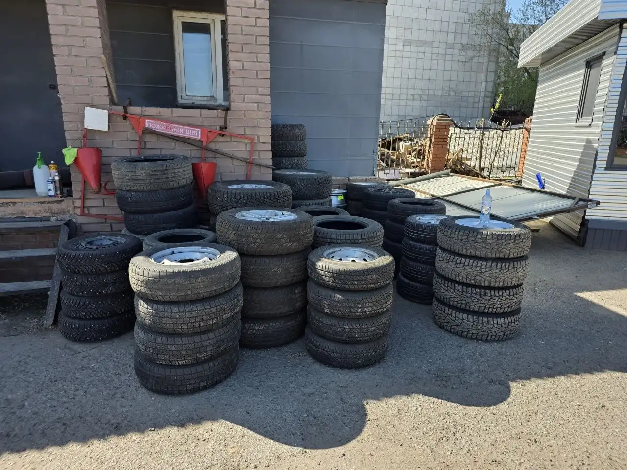 Продажа склада резины: шины и диски - Шины и диски (Авто) в Пермь