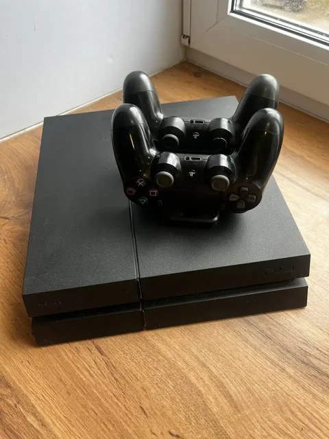 Продам PS4 1TB с двумя геймпадами - Аксессуары для электроники в Пермь