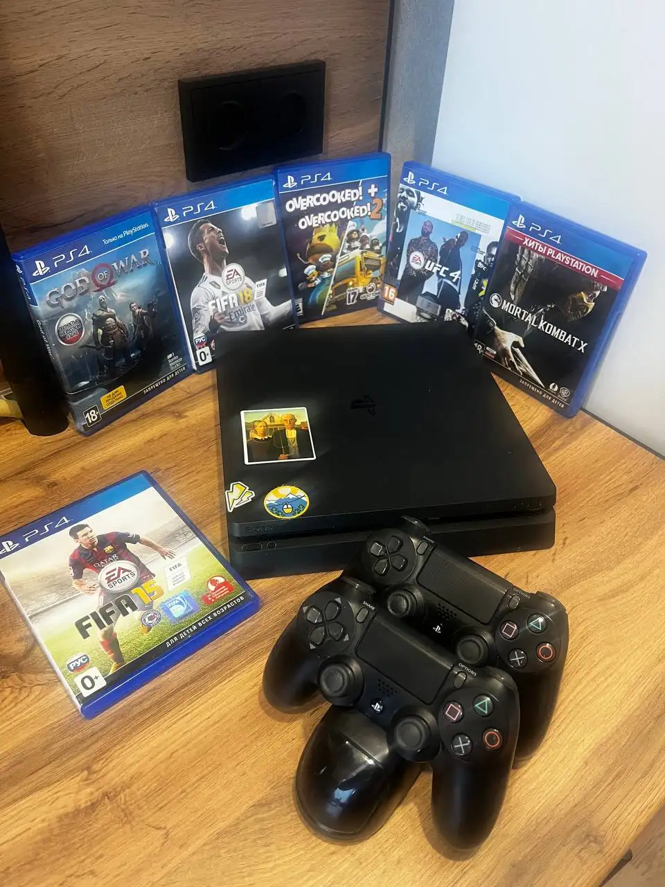 PS4 Slim 1 ТБ с играми и аксессуарами - Игровые консоли (Электроника) в Пермь