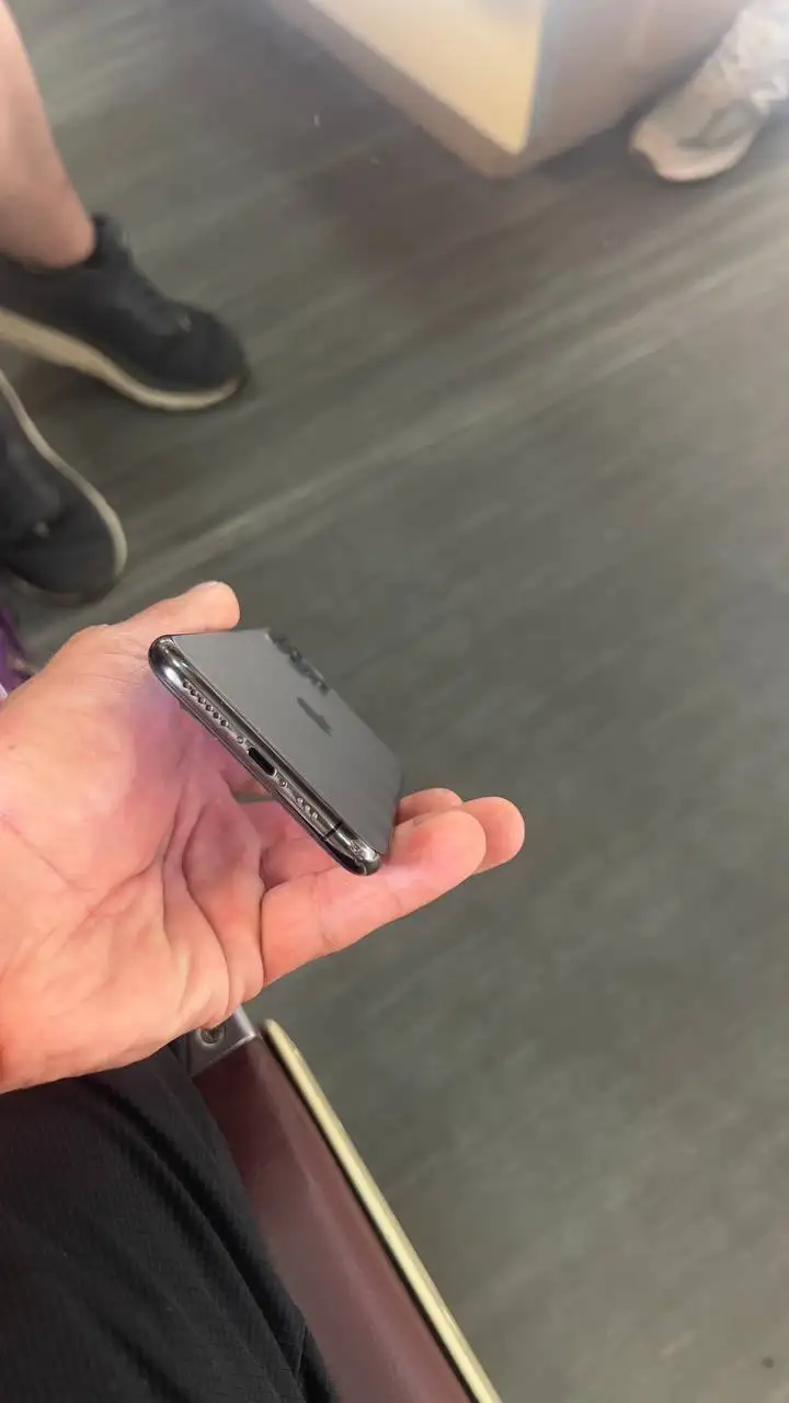 Обменяю iPhone 11 Pro 512GB - Смартфоны (Электроника) в Пермь