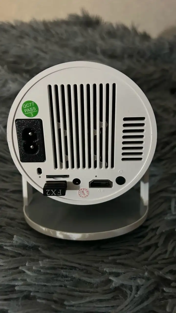 Продам проектор с фильмами и играми - Проекторы (Электроника) в Пермь