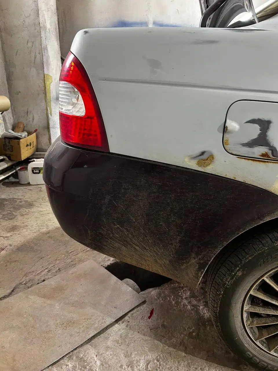 Продам бамперы и фонари для Приоры - Запчасти (Авто) в Пермь