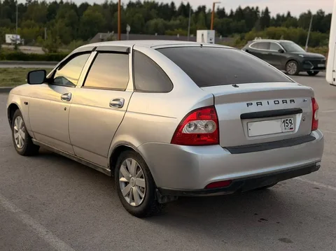 Лада Приора 2011 года в хорошем состоянии - Автозапчасти в Пермь