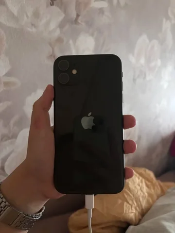 Продам iPhone 11 128 ГБ - Смарт-часы в Пермь
