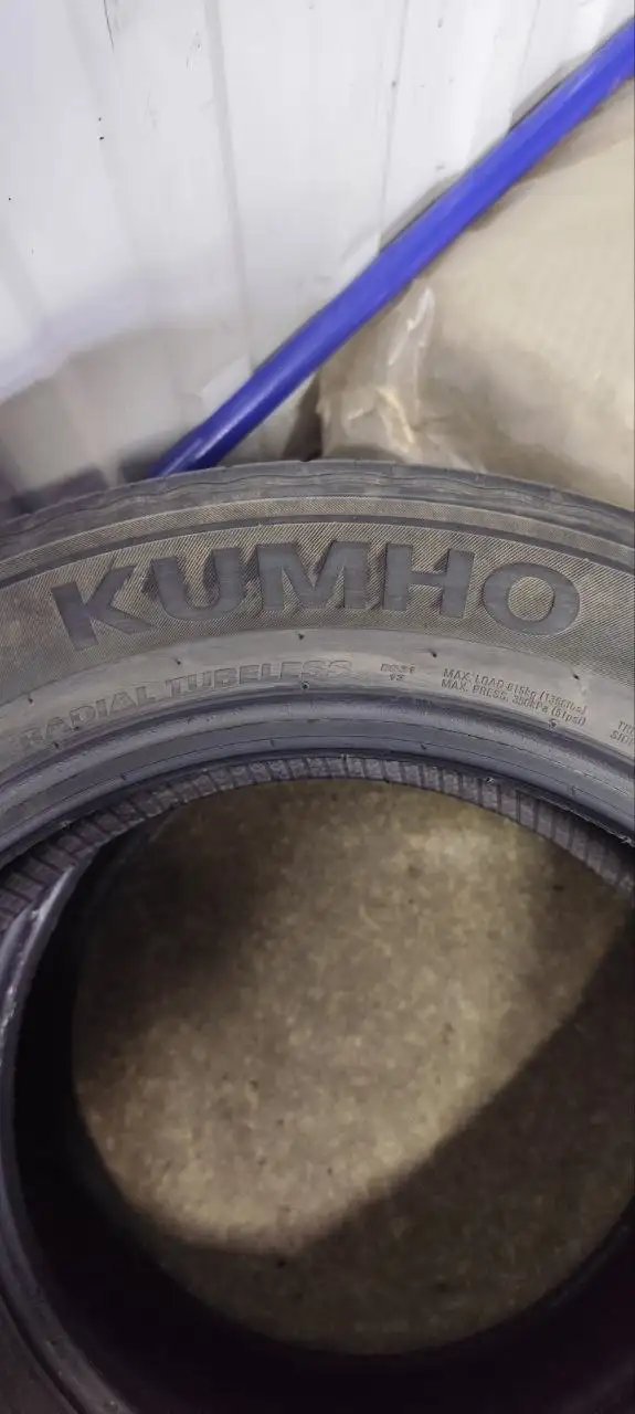 Шины Kumho в отличном состоянии - Шины и диски (Авто) в Пермь