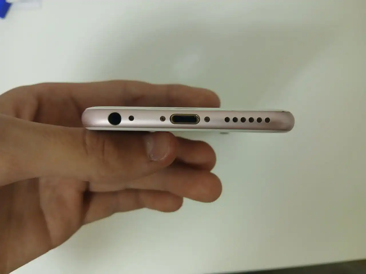 Продам iPhone 6s 64 ГБ