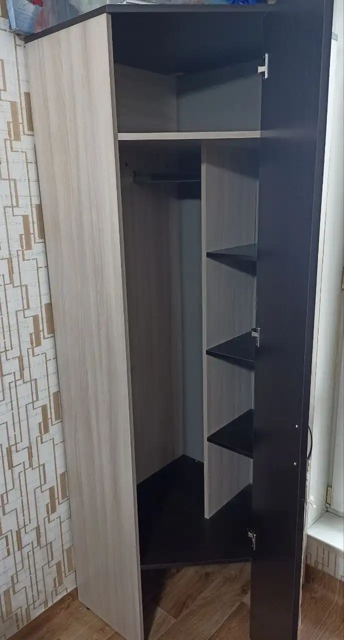 Продам угловой шкаф и комод