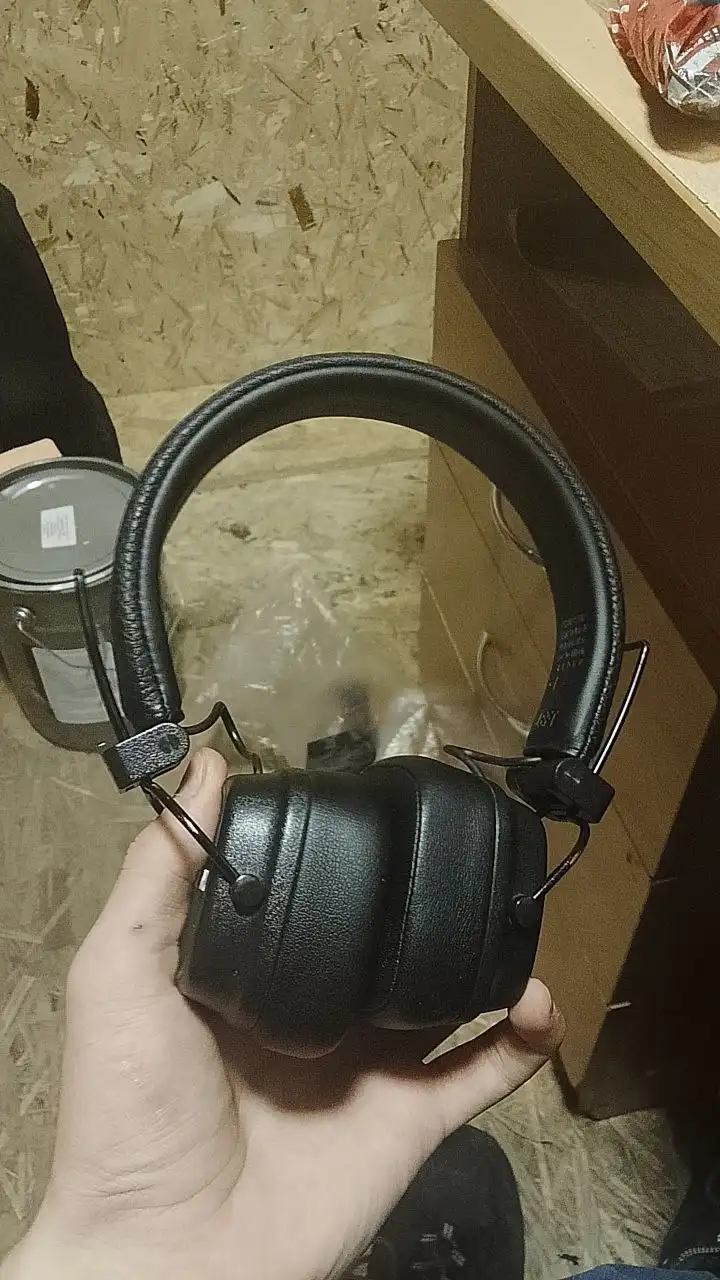 Продам наушники почти новые