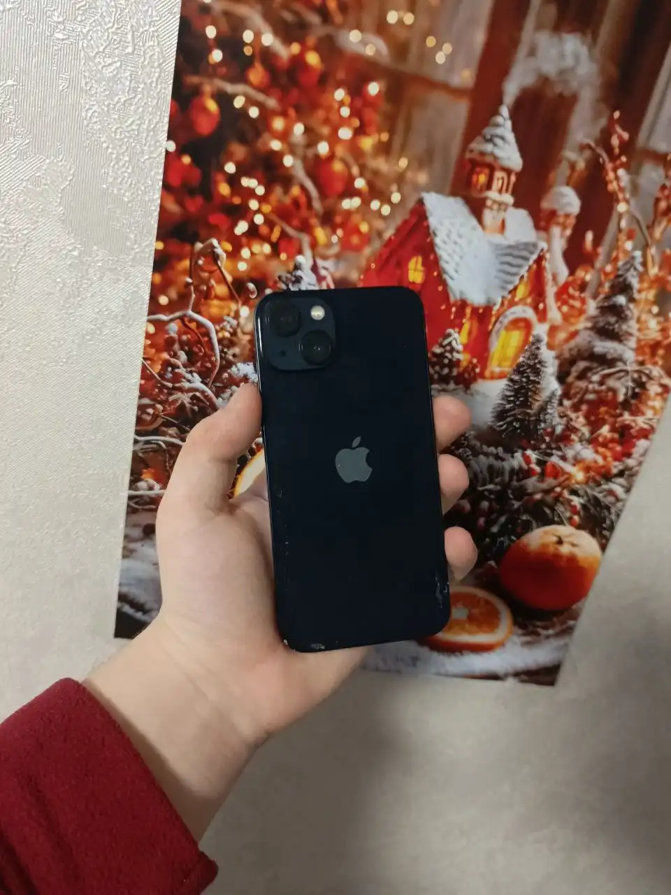 Айфон 13 128 ГБ с разбитой задней крышкой