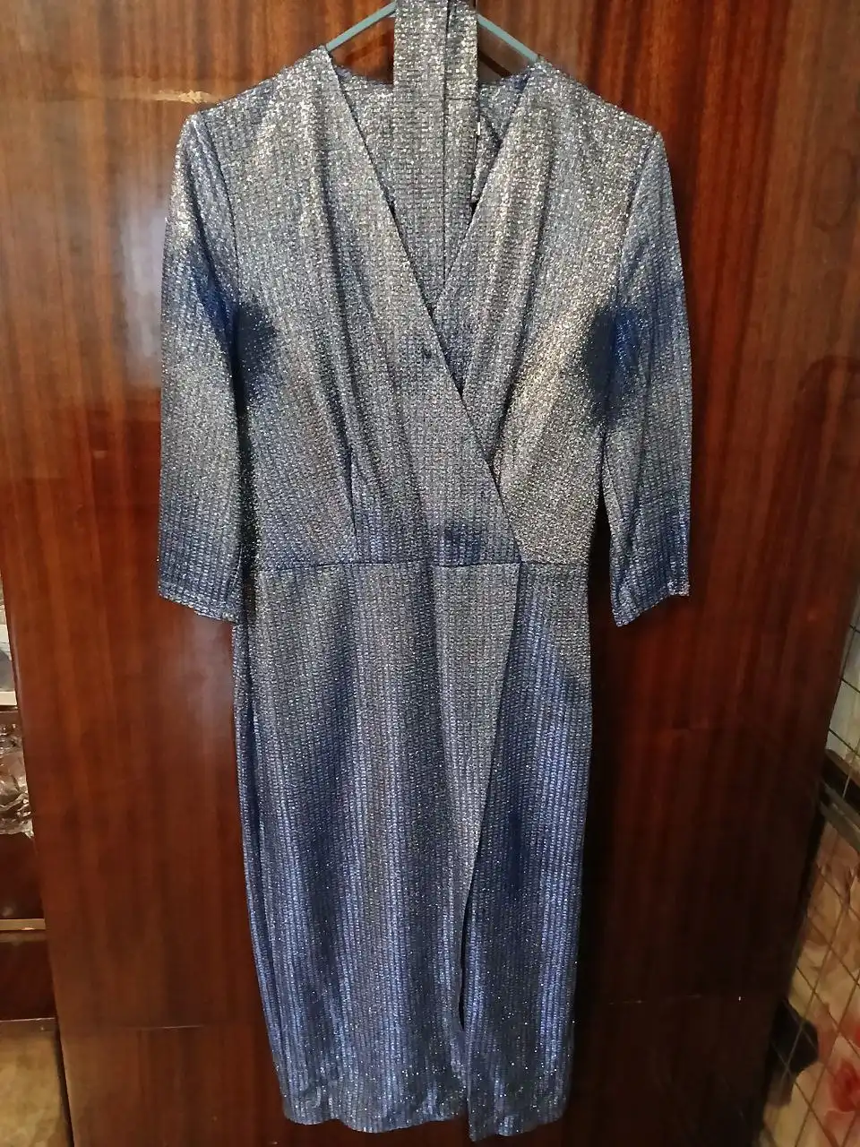 Продам фиолетовое блестящее платье