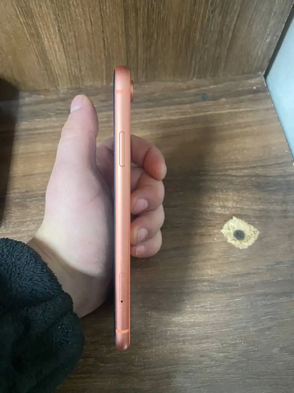 Продам iPhone XR