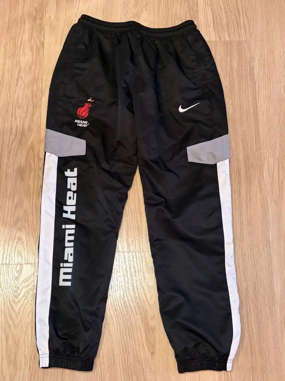 Продажа мужских штанов Nike