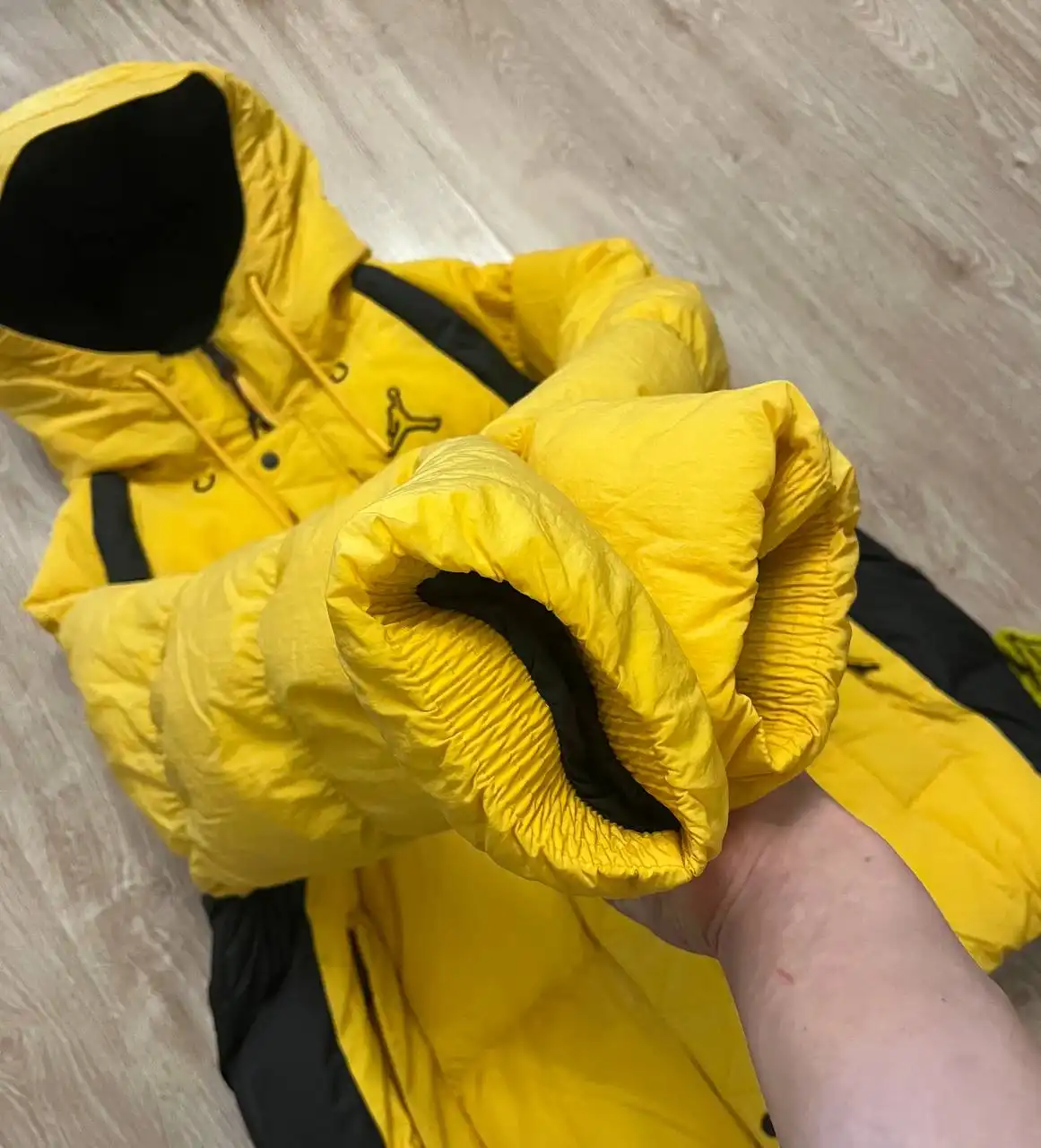 Продам оригинальную теплую куртку - Верхняя одежда (Одежда) в Пермь