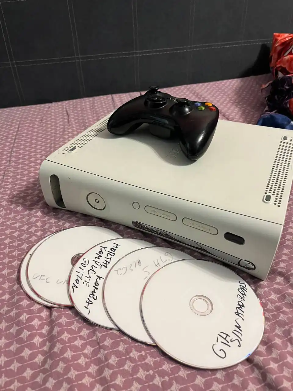 Прошитый Xbox 360 с джойстиком и дисками