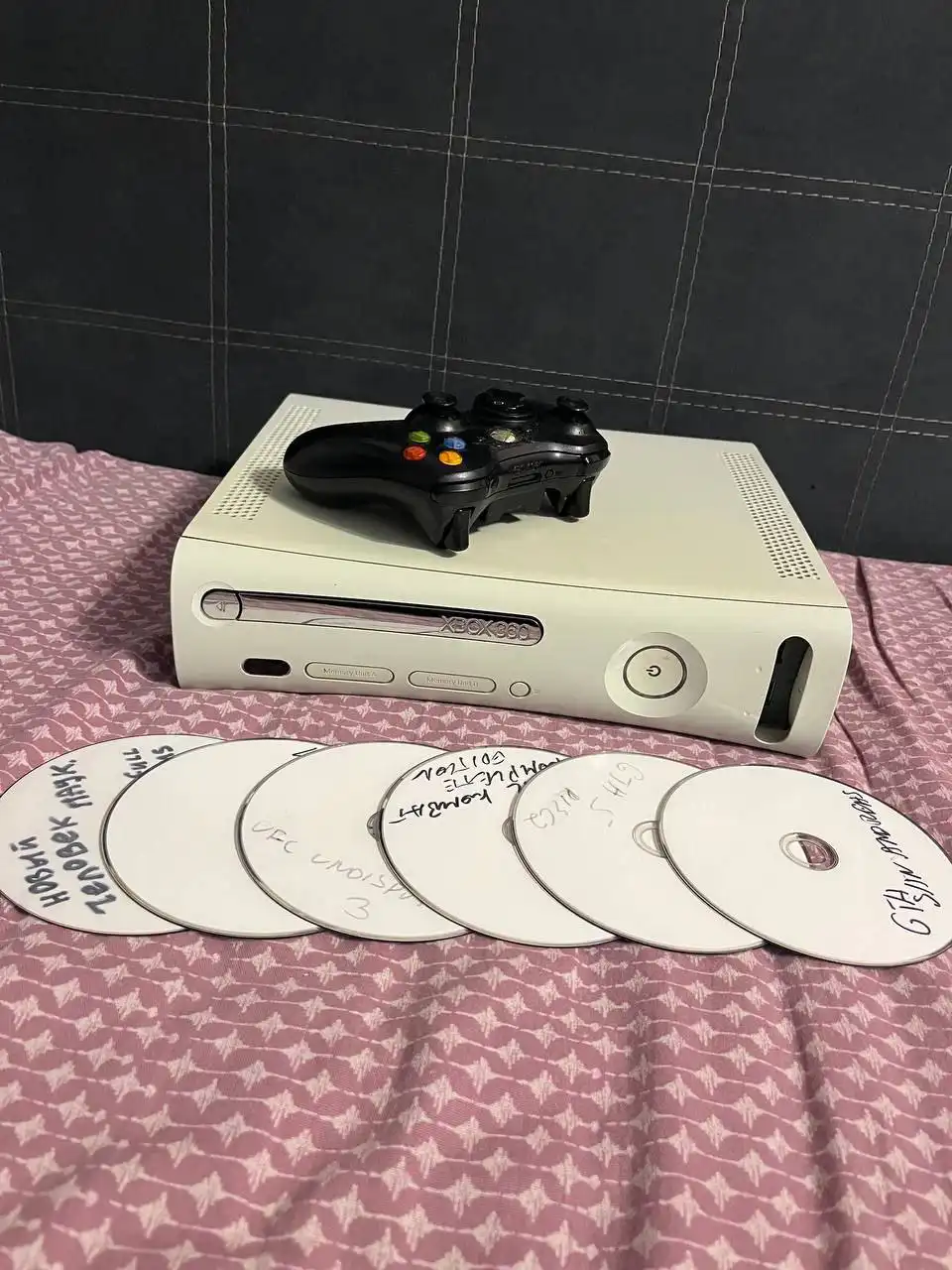 Прошитый Xbox 360 с джойстиком и дисками
