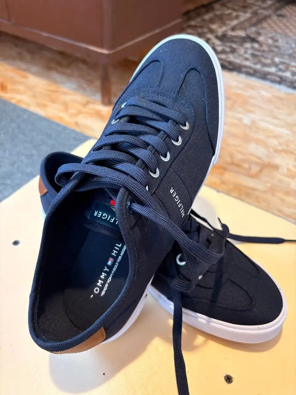 Кроссовки Tommy Hilfiger 42 размера синие