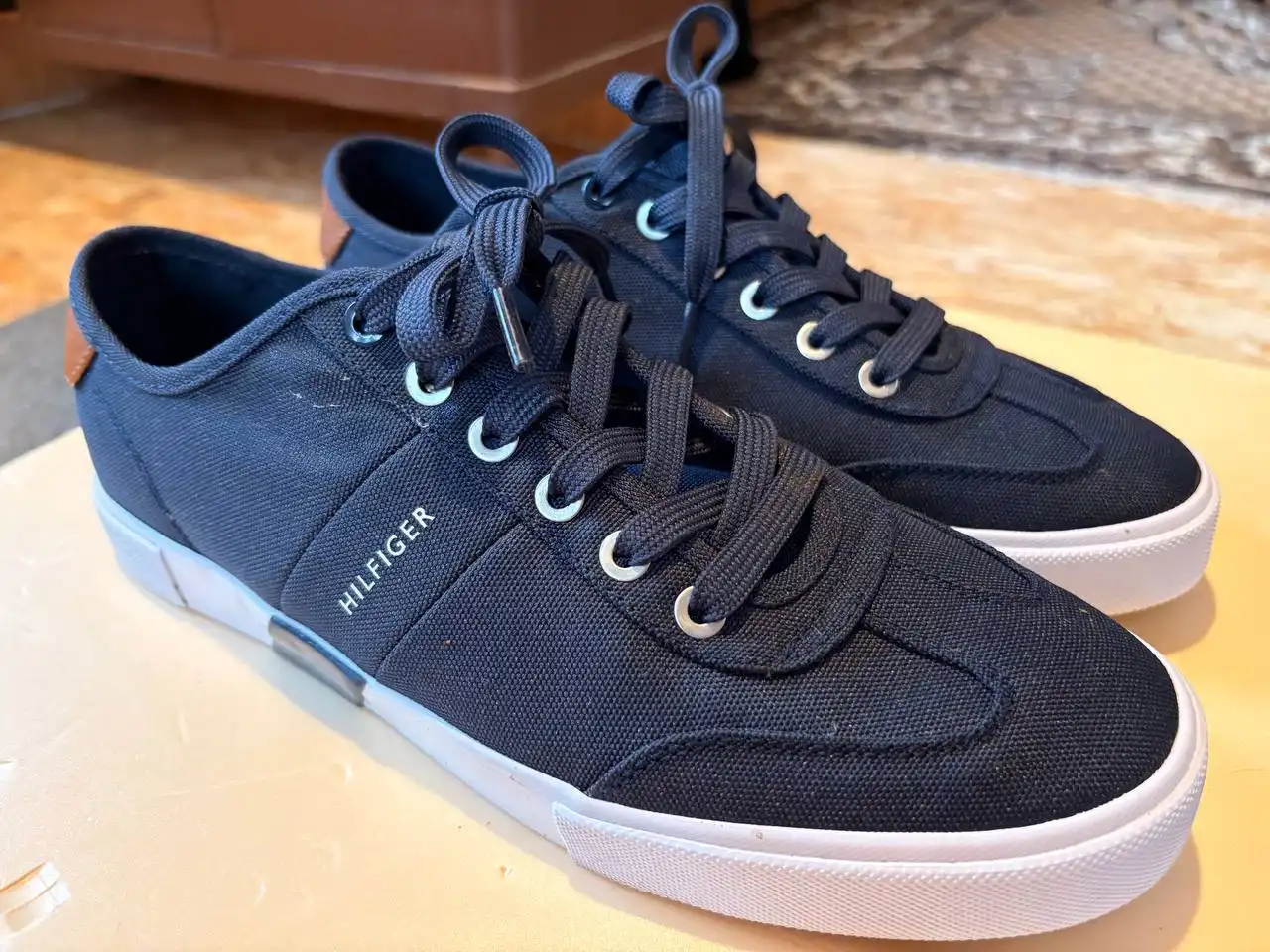 Кроссовки Tommy Hilfiger 42 размера синие