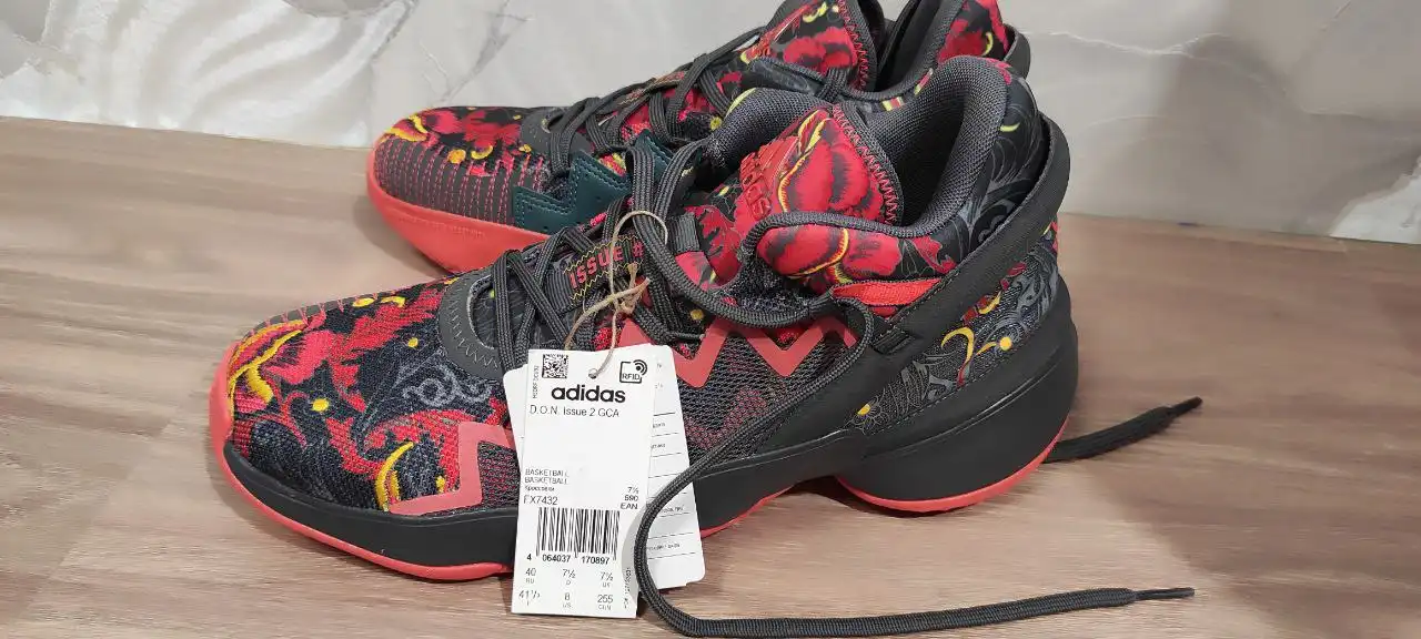 Продажа кроссовок Adidas оригинальных новых