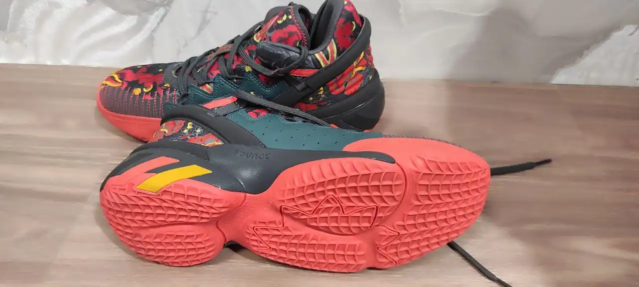 Продажа кроссовок Adidas оригинальных новых