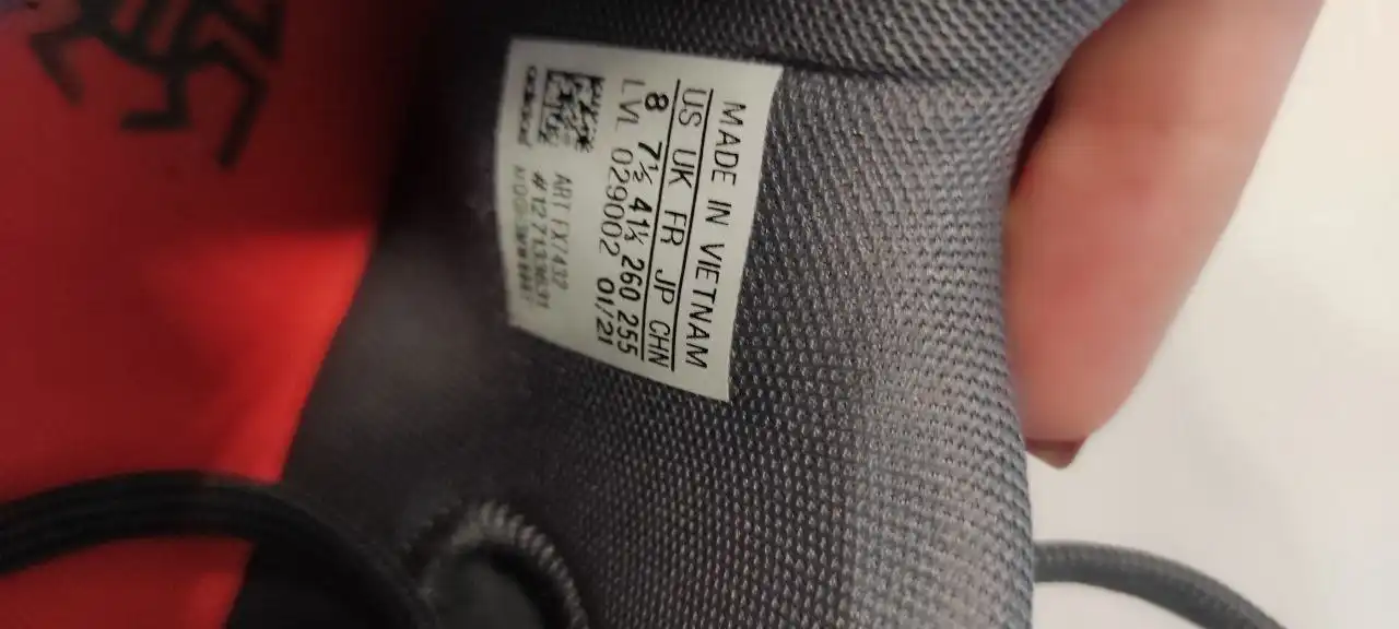 Продажа кроссовок Adidas оригинальных новых