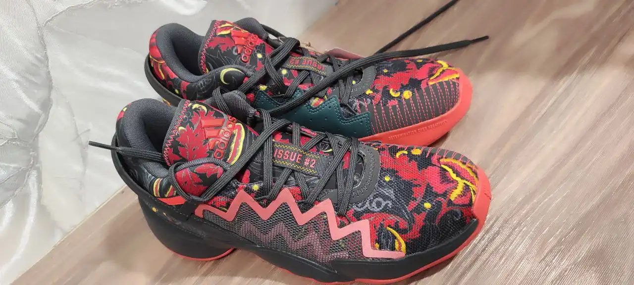 Продажа кроссовок Adidas оригинальных новых