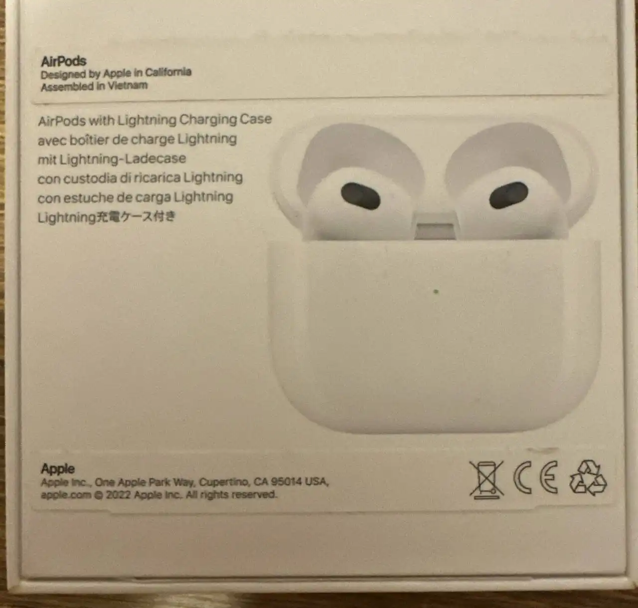 Продам оригинальный б/у кейс от AirPods 3 с коробкой