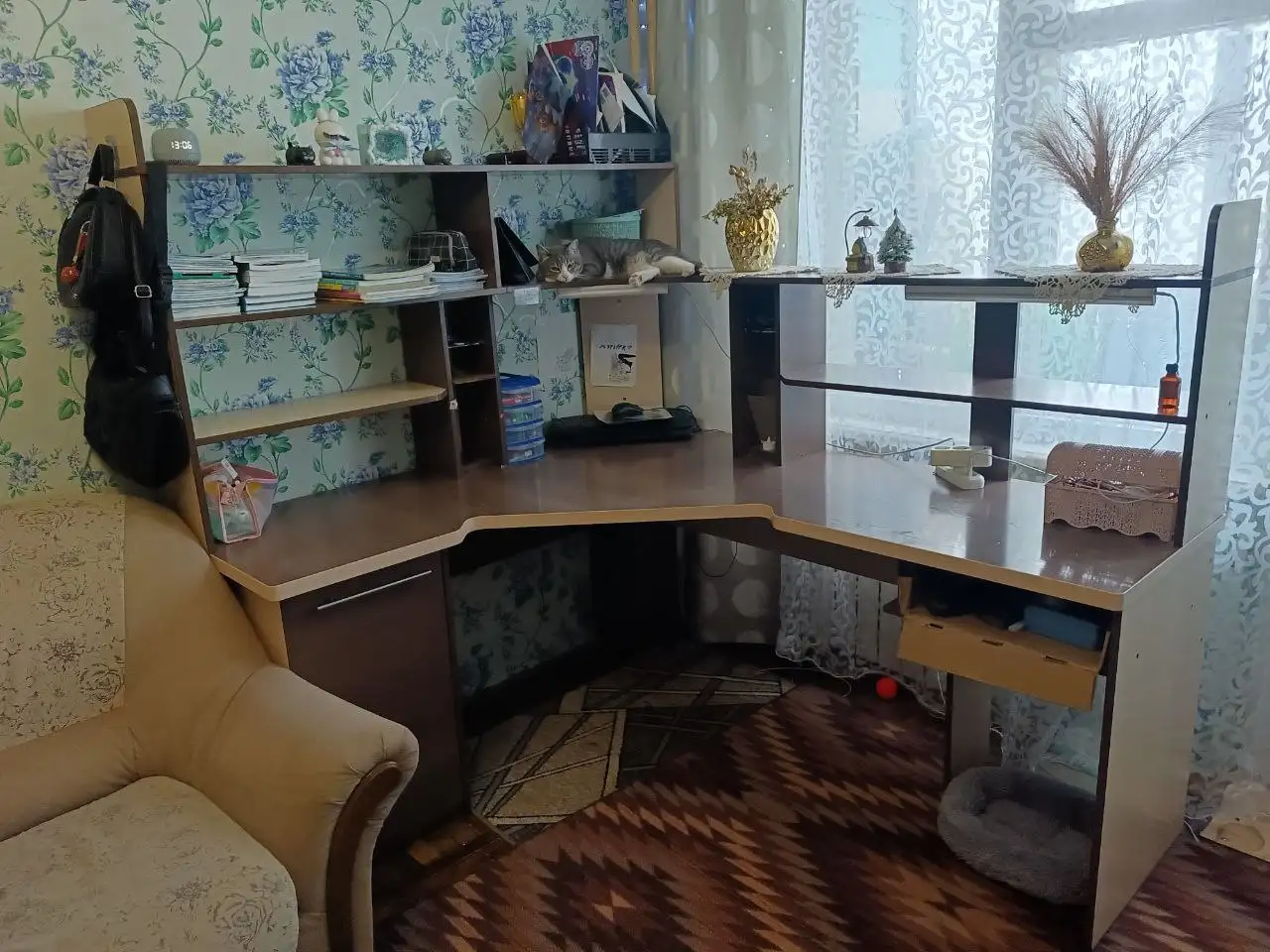 Продам угловой стол - Мебель (Для дома и дачи) в Барнаул