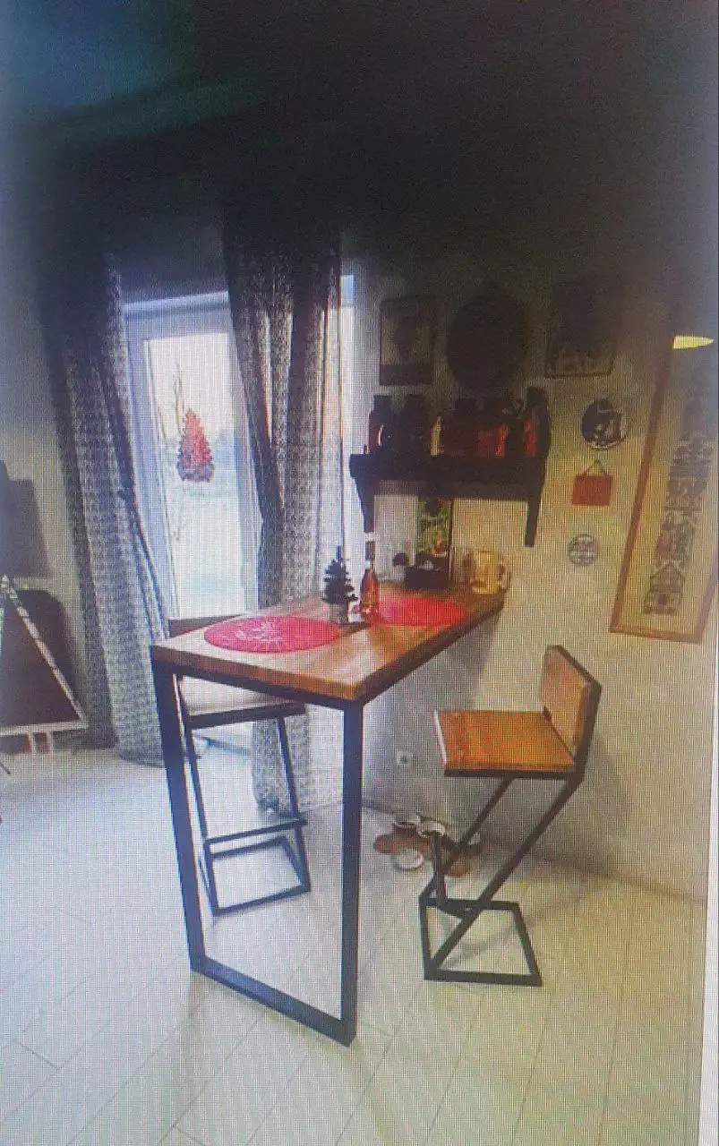 Продам барную стойку и два стула из массива дальневосточного ясеня - Мебель (Для дома и дачи) в Барнаул