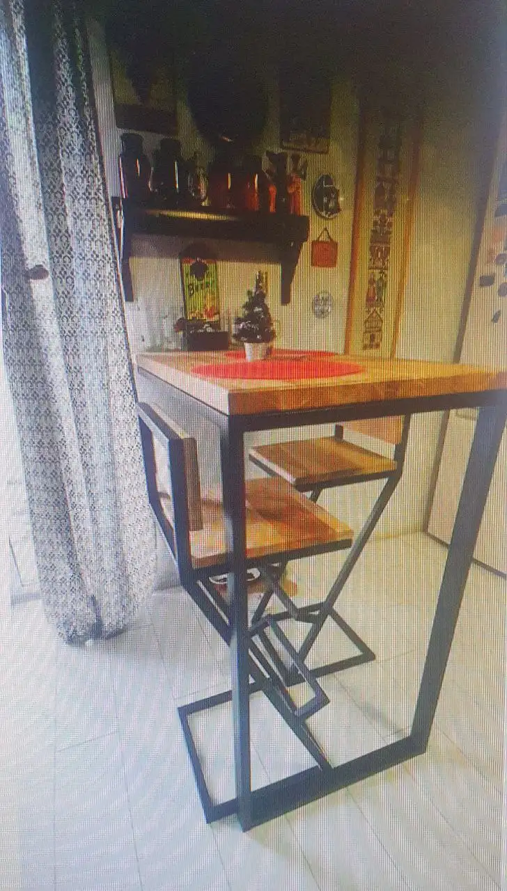 Продам барную стойку и два стула из массива дальневосточного ясеня - Мебель (Для дома и дачи) в Барнаул