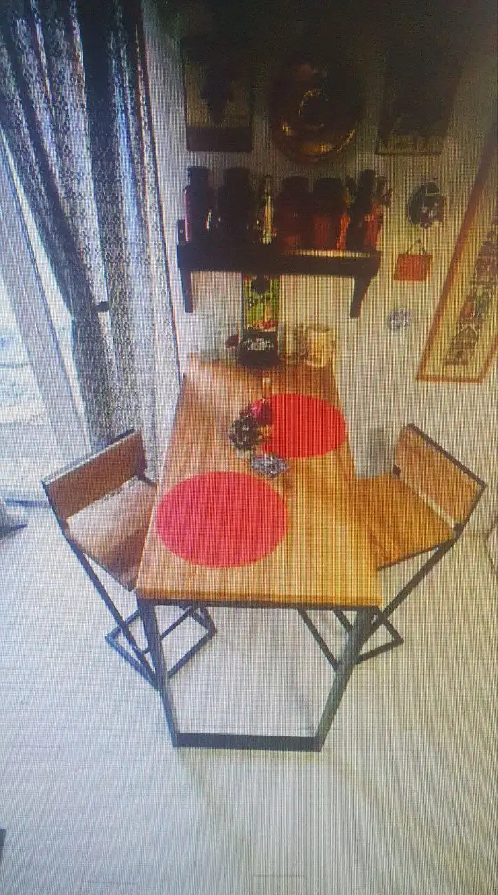 Продам барную стойку и два стула из массива дальневосточного ясеня - Мебель (Для дома и дачи) в Барнаул