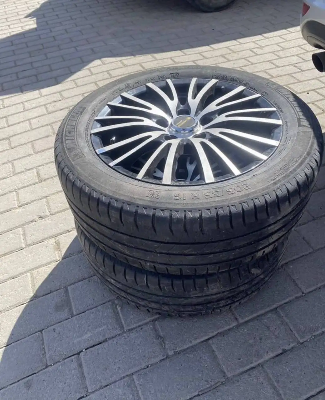 Продажа летних шин и литых дисков - Запчасти (Авто) в Барнаул