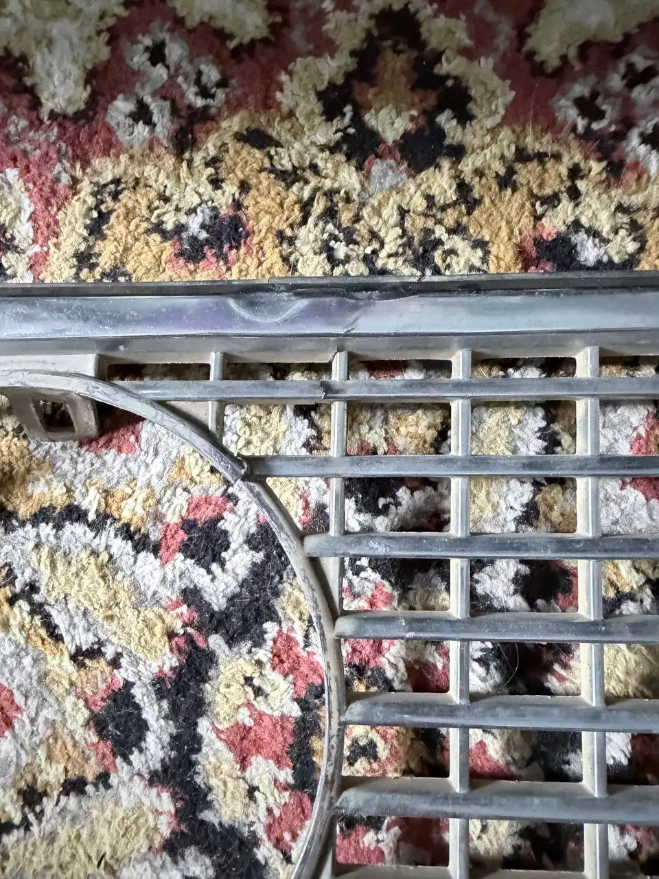 Продам решетку ВАЗ 2103 - Автозапчасти (Запчасти) в Барнаул