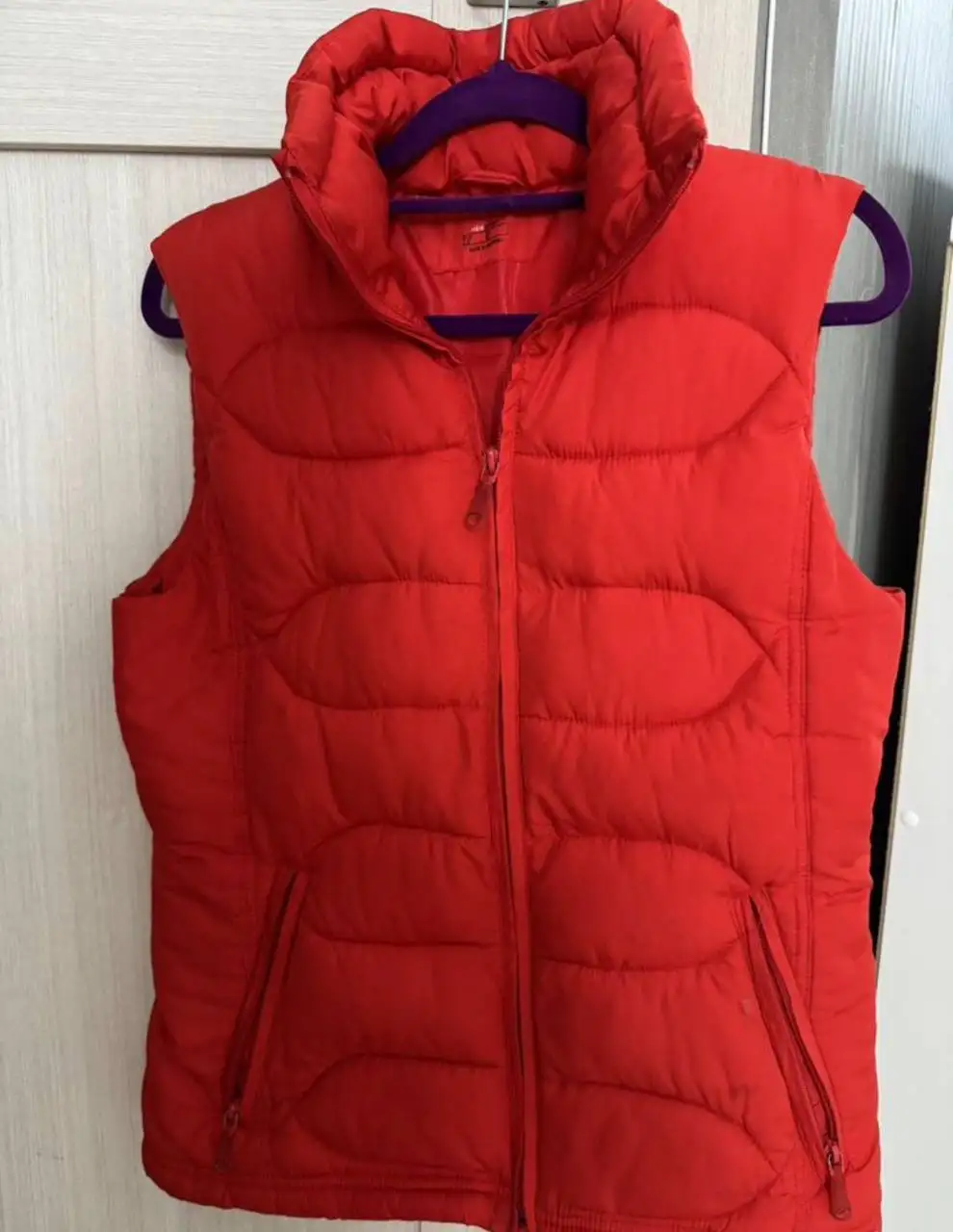 Продам утепленную жилетку HM - Верхняя одежда (Одежда) в Барнаул