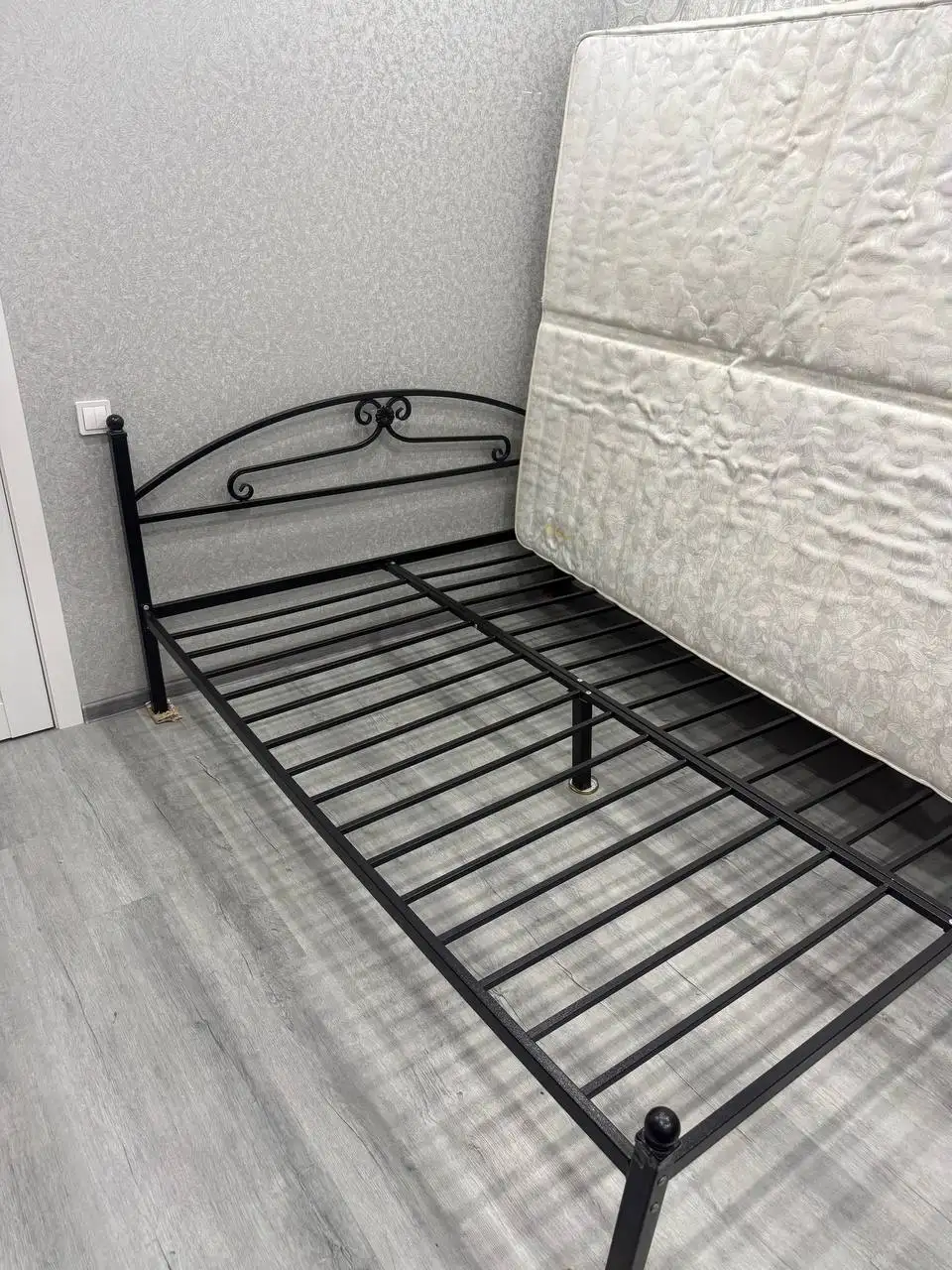 Продам кровать с ортопедическим матрасом 160*200 - Мебель (Для дома и дачи) в Барнаул