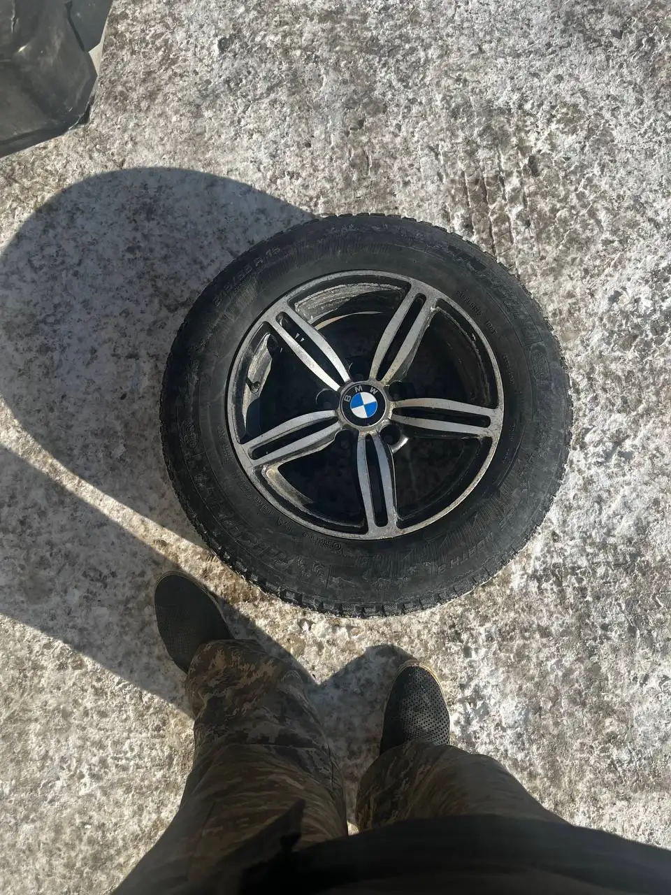 Продам литьё R15 с резиной Michelin 215/55 и проставками - Запчасти (Авто) в Барнаул