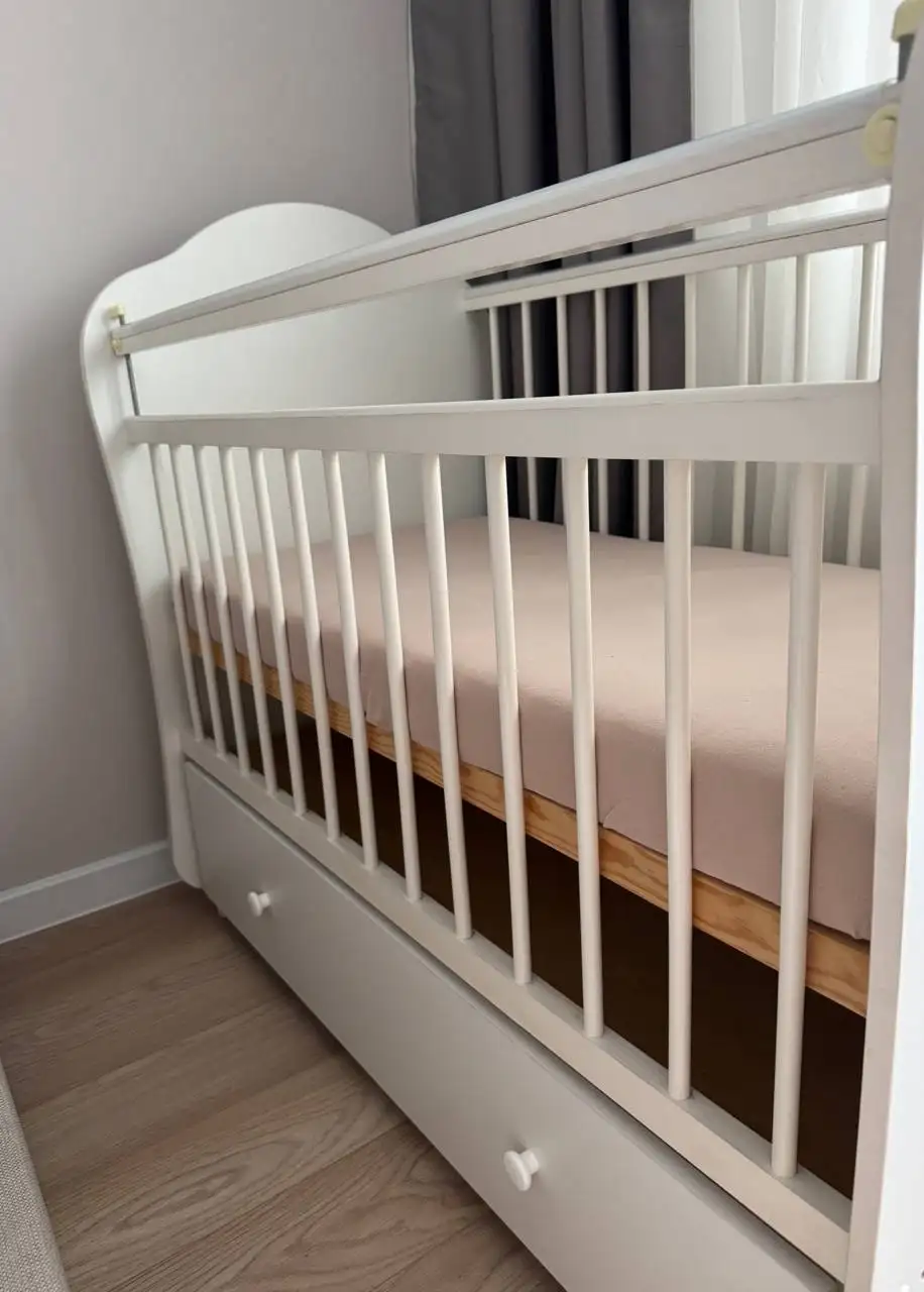 Продам кровать с маятником и ортопедическим матрасом - Мебель (Для дома и дачи) в Барнаул