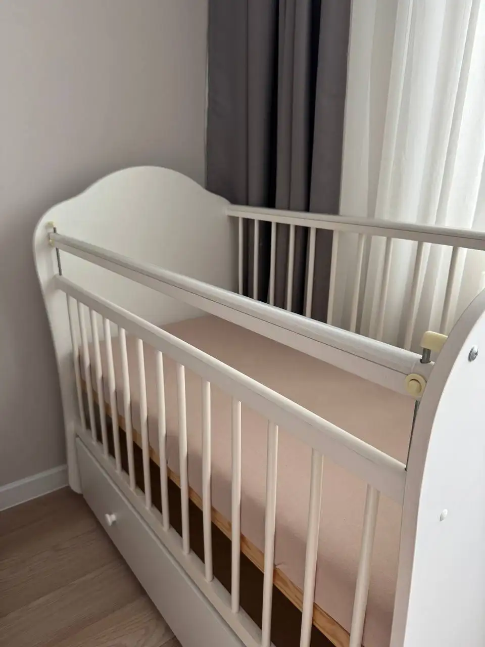 Продам кровать с маятником и ортопедическим матрасом - Мебель (Для дома и дачи) в Барнаул